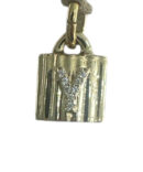 UNO DE 50 CHARM CANDADO LETRA Y DORADO